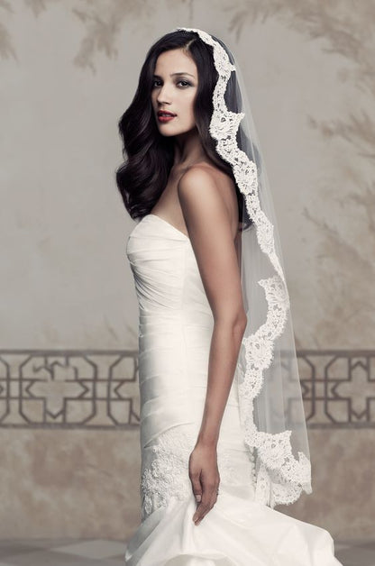 Mantilla en tul de novia mate, longitud 90 centimetros, corte virgen, encaje M, hecha a mano by Cecy M.